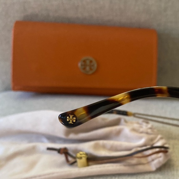 Authentic Tory Burch sunglasses Like new Condition Brown lens , Gold Hardware! - Picture 4 of 9
